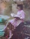 Cpa Photo PETITE FILLE Sur Un Banc, LIVRE D IMAGES  CUTE GIRL PINK DRESS READING BOOK EDITEUR SAPHIR - Scènes & Paysages