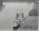 (RECTO / VERSO) AMIENS - N° 85 - L' ECOLE DE NATATION AVEC PERSONNAGES SUR BARQUE - ANGLE BAS A GAUCHE ABIME - CPA - Amiens