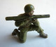 Figurine Guilbert ARMEE MODERNE SOLDAT à Genoux BAZOOKA 60's Pas Starlux Clairet Cyrnos, - Militaires