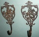 Lot De 2 Crochets Porte-??? En Bronze, St Saint-Georges Et Le Dragon, Lydda - Bronzes