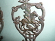 Lot De 2 Crochets Porte-??? En Bronze, St Saint-Georges Et Le Dragon, Lydda - Bronzes