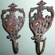 Lot De 2 Crochets Porte-??? En Bronze, St Saint-Georges Et Le Dragon, Lydda - Bronzes