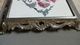 Delcampe - LES CHARDONS ROSES - DESSOUS DE PLAT EN FAÏENCE 25X4cm - Socle Métal Régule Style Louis XV - Céramique N°20 - Est (FRA)