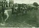 Photographie De Plusieurs Trams Place De La Gare De Namur Avec Course Cycliste - Ferrovie