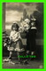 ENFANTS - 2 JEUNES ENFANTS AVEC DES BOUQUETS DE FLEURS - CIRCULÉE EN 1910 - - Groupes D'enfants & Familles