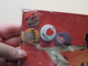 BROS - Button ( 4 Pcs. ) + Postcard ( N° 21 ) See / Zie Foto Voor Detail ! - Muziek