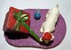 Delcampe - STATUETTE FIGURINE JOLI CHIEN RESINE BICHON A NOEL CADEAU BOULE Tbe - Dogs