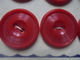 Vintage - Petit Lot De 24 Boutons Rouge En Plastique Années 50 - Botones