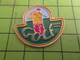 1415c Pin's Pins /  Rare & De Belle Qualité : THEME SPORTS : GOLFEUR GOLF PICKY POO - Golf