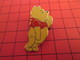 DIS-SPE Pin's Pins : BEAU ET RARE : DISNEY Très Grand Pin's WINNIE L'OURSON - Disney