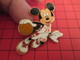 DIS-SPE Pin's Pins : BEAU ET RARE : DISNEY Très Grand Pin's MICKEY BASKETTEUR - Disney