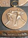 Rare Ancienne Médaille En Bronze Signée, Thème BOXE, Début XXe, AD - Professionnels / De Société