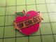 818B Pin's Pins /  Rare & De Belle Qualité : THEME VILLES / POMME ROUGE NEW YORK CITY - Villes