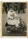 Street Enfant Jouet Pigeon Oiseau SCOOTER Rue Passant Photographe Bébé Photo Au Palet D'or  MARSEILLE Scan Dos Canebière - Personnes Anonymes