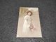 ANTIQUE POSTCARD GIRL W/ FLOWERS USED NO CIRCULATED 1913 - Ritratti