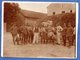 Carte Photo  - Groupe De Soldats Devant Une Ferme -  Endroit Indiqué Au Dos - War 1914-18