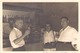 PHOTO DE TROIS PERSONNE AU BAR DU RESTAURANT A TERNI ITALIE  10 X 7 CM 1957 - Lieux