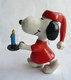 FIGURINE SCHLEICH SNOOPY EN CHEMISE DE NUIT AVEC UN BOUGEOIR PEANUTS - Snoopy