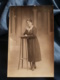 Carte Photo Jeune Femme En Appui Sur Un Gueridon  - L417 - Photographie