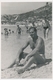 REPRINT - Naked Muscular Guy On Beach Scene Handsome Man Gay Int, Mec Nu Homme Sur La Plage,  Photo Reproduction - Autres & Non Classés