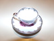 Miniature Tasse Avec Sa Soucoupe Décor Scène Galante Rouge Sur Fond Blanc Et Liseré Or " Décoration Artiste " - Autres & Non Classés