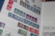 Delcampe - Umzugskiste Prall Gefüllt Mit Viel Material, Alben, Viele Alte Restesammlungen, Steckkarten, Deutschland, Europa, Welt - Kisten Für Briefmarken