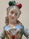 Antigua Figura De Porcelana (licorera, Bote). Mujer Sentada Con Abanico Y Perro. Estilo Viejo París. - Otros & Sin Clasificación