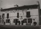 LUSIGNAN - Hôtel Du Chapeau Rouge En 1956  ( Avec Tampon Au Dos )  - Carte-photo Rare - Lusignan