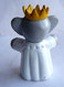 FIGURINE MARQUE INCONNUE BABAR  - DE BRUNHOFF EN CHEMISE DE NUIT 1988 PVC - Other & Unclassified