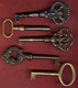 ** LOT  8  JOLIES  CLEFS ** - Ancient Tools