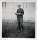 Photo D'un Soldat Espagnol  Prisonnier Lisant Une Lettre  Dans Un Stalag En 39-45 - War, Military