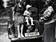 Photo Originale 3 Générations De Femmes Sur Le Coffre D'une Automobile En 1938 à Hennigsdorf ( Berlin) Allemagne - Automobiles