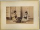 2 Photos Du Japon - XIXéme Sur Papier Albuminé  -1) MISSISSIPPIBAY YOKOHAMA  - 2) 2 GEISHAS PRENANT LE THE - Anciennes (Av. 1900)