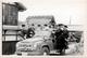 Photo Originale Japonaise - Groupe De Pompiers Japonais En Uniforme Sur Leur Camion Nissan & Gyrophare 1960/70 - Métiers