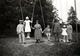 Photo Originale D'une Réunion De Famille Autour Des Balançoires Géantes Vers 1930 - Personnes Anonymes