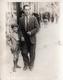 Photo Originale Les 2 Frères Marcheurs De Rue Sur Les Trottoirs De Marseille En 1946 - Personnes Identifiées