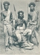 Trio De Jeunes Hommes Africains Avec Lance - África