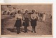 CPA.Folklore.Les Sables D'Olonne.Groupe De Sablaises Sur La Plage.animé Trois Femmes En Costumes Sur La Plage - Costumes