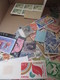 Delcampe - à VOIR ET ETUDIER  ,vrac Monde Pour Collectionneurs Tres Interressant - Lots & Kiloware (mixtures) - Max. 999 Stamps