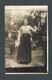 CPA Carte Photo Une Jeune Femme Métisse Dans Sa Robe Longue Deux Tons Toute Souriante Dans Son Jardin - MODE D'HIER - A Identifier