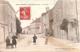 SAINT-GERMAIN-LESPINASSE (42) Une Rue En 1907 (Belle Animation) - Autres & Non Classés