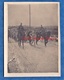 CPA Photo - DIEUE Sur MEUSE - Gendarme & Hussards Escortant Des Soldats Allemands Venant D'être Prisonnier - 1915 -Poilu - Guerre 1914-18