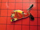 1418B Pin's Pins / THEME SPORTS / PLONGEE SOUS-MARINE PLONGEUR HOMME GRENOUILLE ROUGE - Immersione