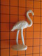 319b Figurine Publicitaire Années 50/60 FLAMANT ROSE Pas Pink Floyd , Demi Ronde-bosse , Plastique Dur Couleur Ivoire - Uccelli
