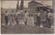 CARTE PHOTO : SUR LE CHANTIER DES MACONS PREPARENT LE SOL POUR LE TERRASSEMENT - MACON ET PELLE - 2 SCANS - - Artisanat