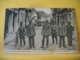 L13 292 CPA 1918 - LA GRANDE GUERRE 1914-18. PRISONNIERS ALLEMANDS DANS LES RUES DE SOISSONS - ANIMATION - Guerre 1914-18