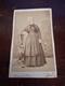 Ancienne Photo Cdv Originale Femme En Costume Et Coiffe Burgaud à Nantes - Personnes Anonymes