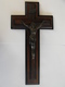 Grand Crucifix Christ En Croix à Accrocher. Bois Sculpté Et Métal Doré. Hauteur 41 Cm.4. - Religión & Esoterismo