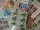 Delcampe - ENSEMBLE + DE 5000 TIMBRES FRANCE EUROPE ET MONDE A RANGER/LIQUIDATION - Autres - Europe