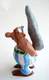 RARE FIGURINE ASTERIX LA HOTTE AUX JOUETS - OBELIX AVEC MENHIR - UDERZO (2) - Astérix & Obélix